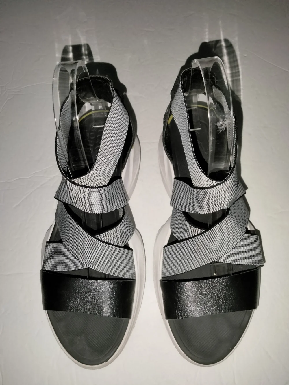 Sorel (Size 8.5) Gray & Black Crisscross Strap Platform Open Toe Sneaker Sandals
